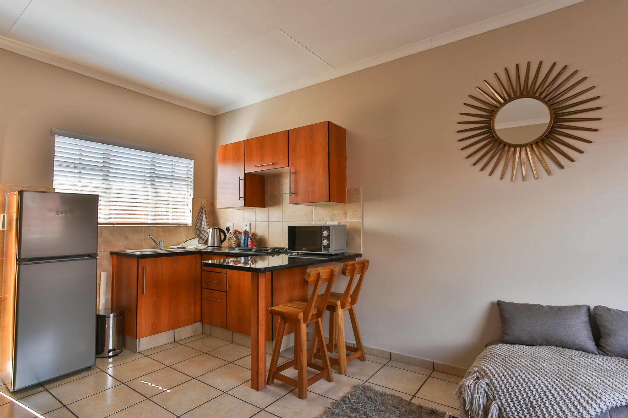 Rudman Townhouses - Or Tambo Airport Boksburg Exterior foto