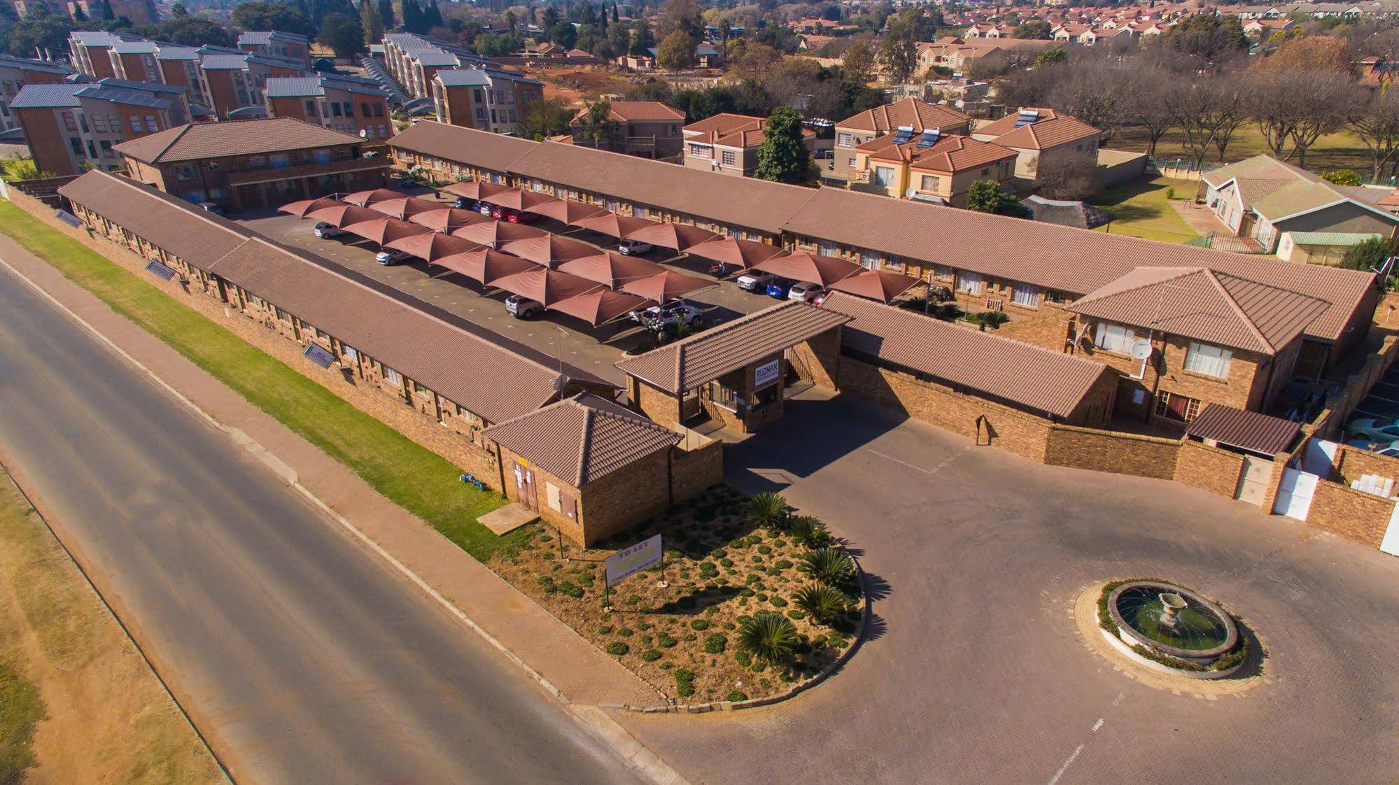 Rudman Townhouses - Or Tambo Airport Boksburg Exterior foto